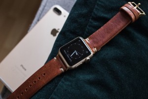 iStrap Declared New Addition Of Apple Watch Leather Classic Buckle - Classic Features For Your Charming Style