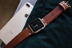 iStrap Declared New Addition Of Apple Watch Leather Classic Buckle - Classic Features For Your Charming Style